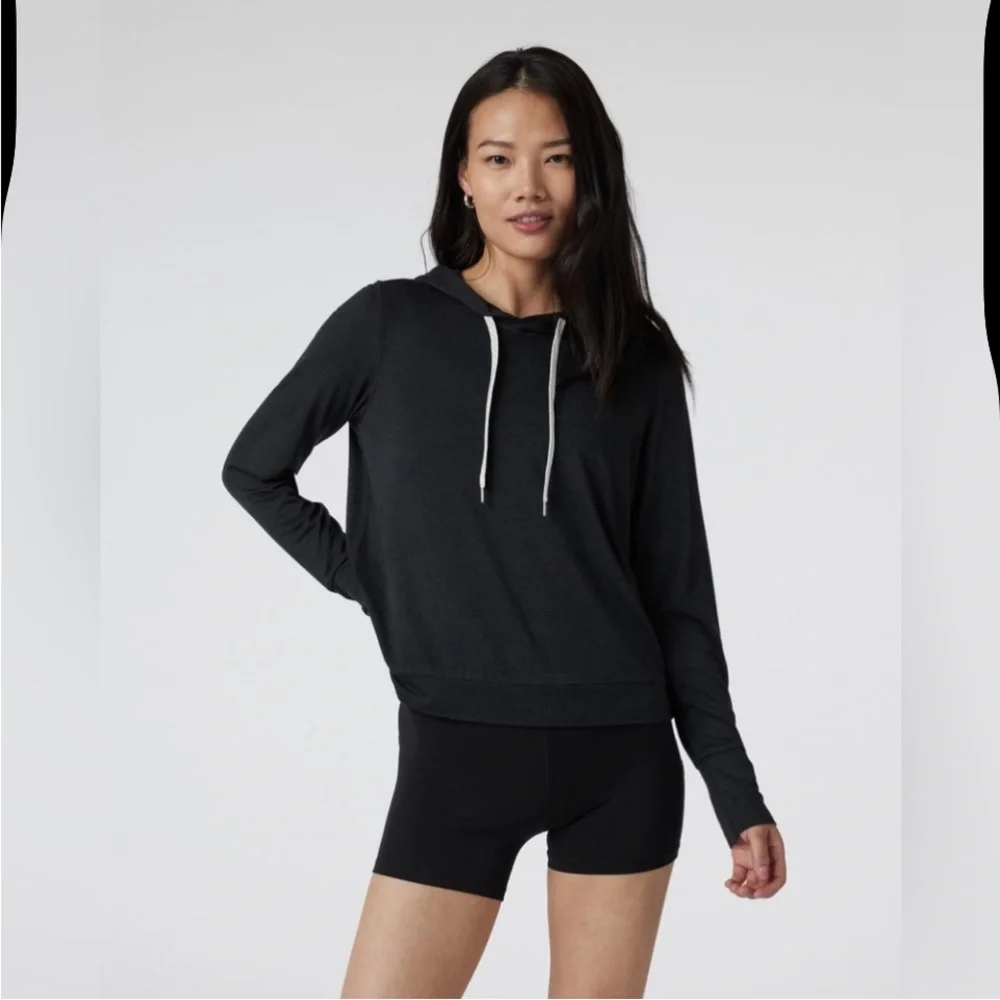 Vuori Halo Essential Hoodie Black
Heather - Picture 3 of 8